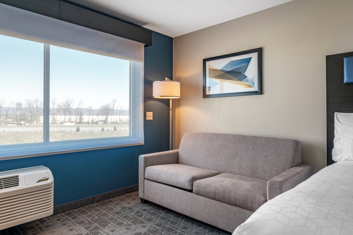 In-room safe, desk, laptop workspace, blackout drapes