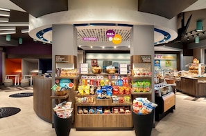 Gift shop - Tru by Hilton Fort Lauderdale Downtown (Fort Lauderdale)