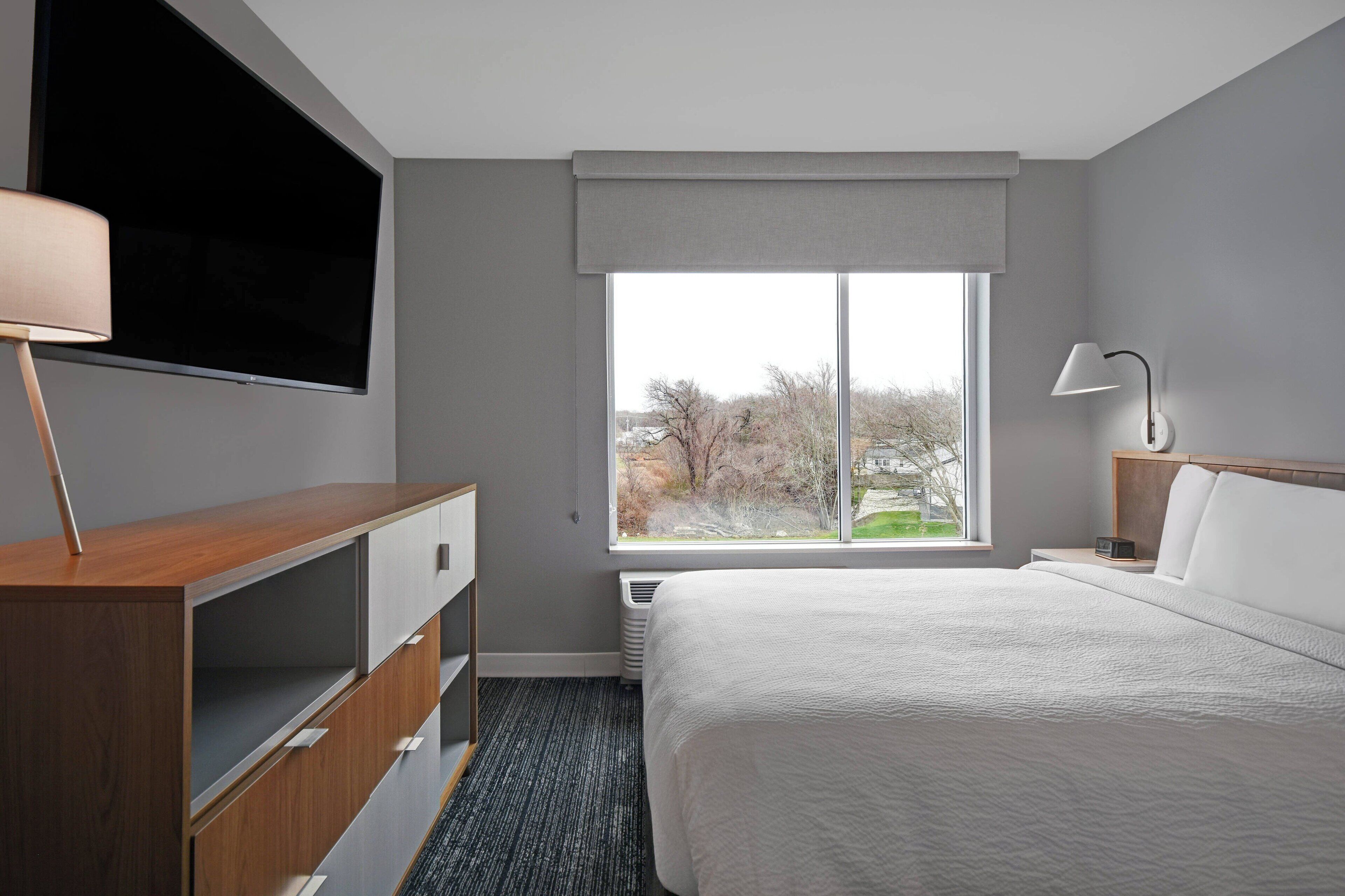suite, 1 bedroom | desk, laptop workspace, iron/ironing board, rollaway beds