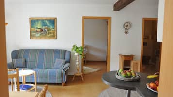 Apartment, Terrace | Living area | 42-inch TV with satellite channels, DVD player