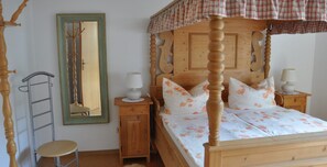 Apartment, Terrace | 2 bedrooms, in-room safe, iron/ironing board, free WiFi - Ferienwohnung Gäste Oase (Bad Windsheim)