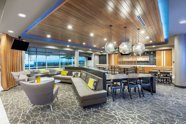 Lobby lounge