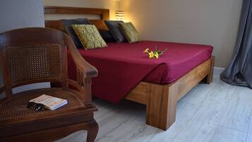 3 chambres, coffres-forts dans les chambres, fer et planche Ă repasser