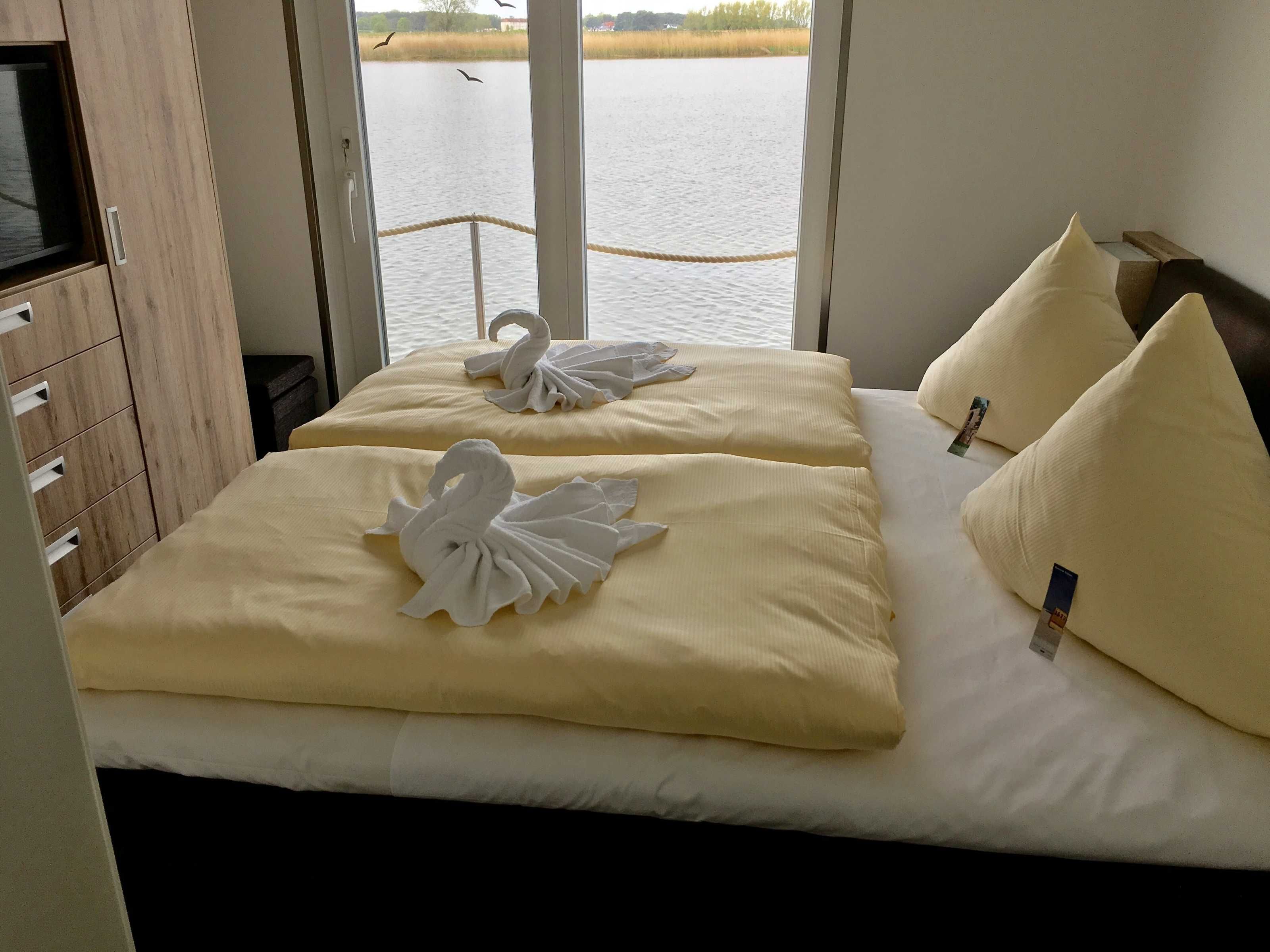 2 bedrooms, travel crib, WiFi, bed sheets