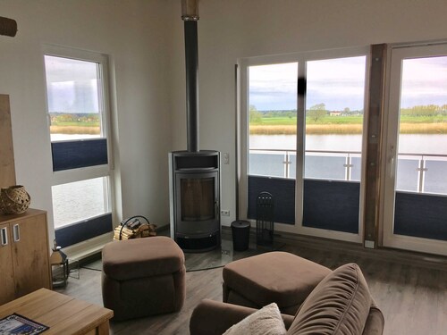 06. Houseboats (105 m²) Nanna - Houseboats No. 9 with a fireplace, sauna, and 2