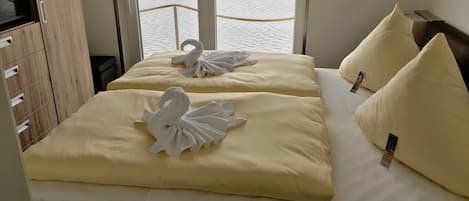 2 bedrooms, travel cot, WiFi, bed sheets