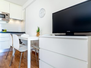 Dining - 32. Bright Copacabana ocean view, free WiFi (Adeje)