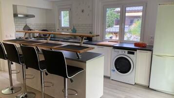 Kühlschrank, Mikrowelle, Ofen, Herdplatte