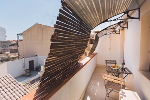 تناول الطعام بالخارج