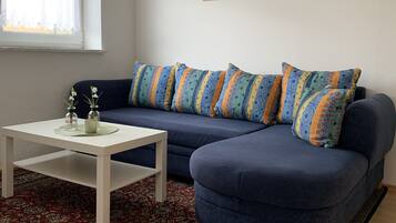Apartment | Wohnbereich | Fernseher