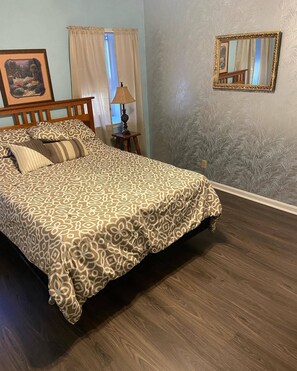 4 bedrooms, desk, iron/ironing board, travel cot