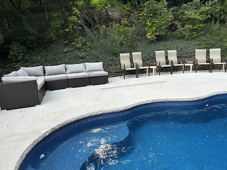 Outdoor pool, a heated pool. Historic home, serene patio, hiking; Minutes from Bedford Springs! Heated POOL!