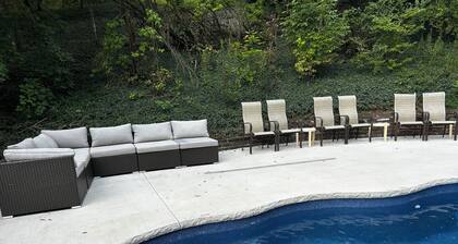 Historic home, serene patio, hiking; Minutes from Bedford Springs! Heated POOL!