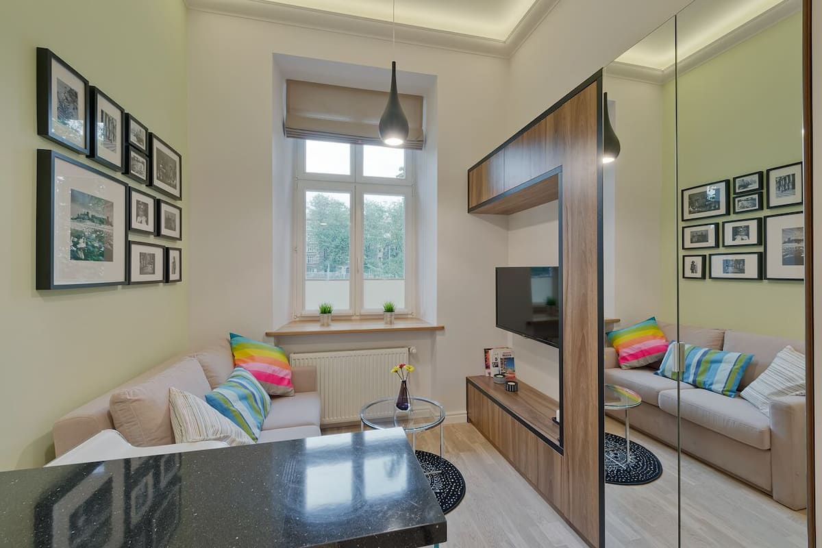 Suite Studio Ville | Coin séjour | Télévision à écran plat de 42 pouces avec chaînes numériques, télévision