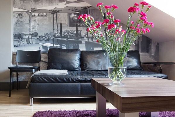 Deluxe Apartment | Living room