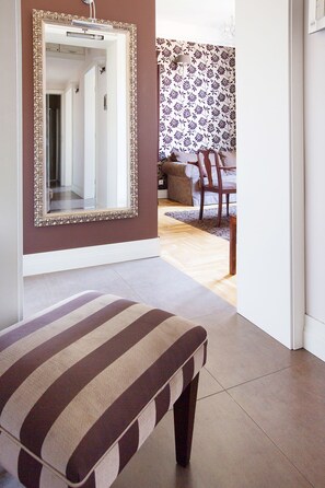 Perhehuoneisto | Oleskelualue | 50–tuumainen taulutelevisio, jossa digitaalikanavat