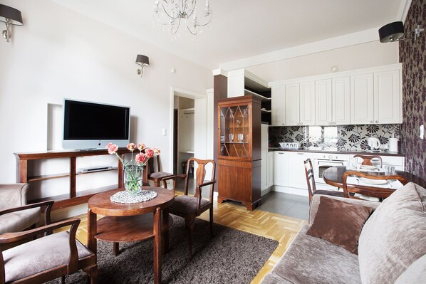 Perhehuoneisto | Olohuone | 50–tuumainen taulutelevisio, jossa digitaalikanavat