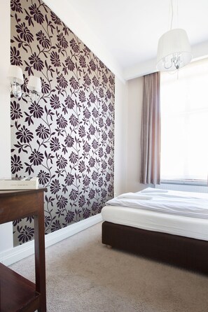 Perhehuoneisto | 2 makuuhuonetta, työpöytä, kannettavalle tietokoneelle sopiva työtila