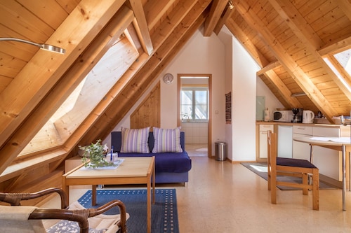 Cosy Attic Apartment “Haus Sonnenschein” with Wi-Fi, Terrace & Garden