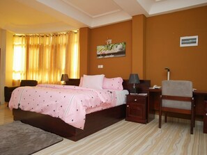 Desk, iron/ironing board, free WiFi, bed sheets - Ganass Hotel (Bolgatanga)