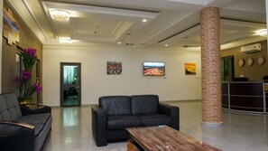 Lobby sitting area - Ganass Hotel (Bolgatanga)