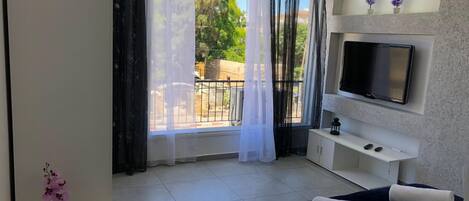 Comfort Studio | Iron/ironing board, free WiFi, bed sheets