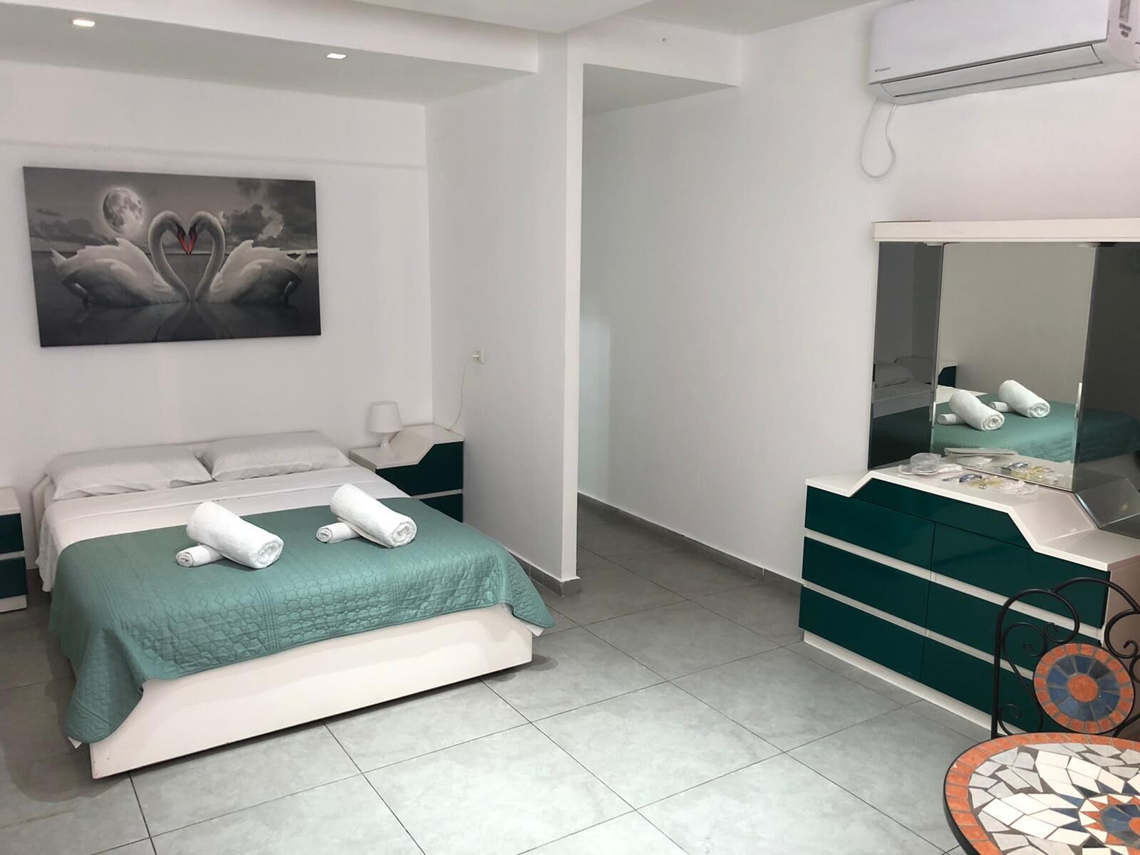 Deluxe Studio Suite | Iron/ironing board, free WiFi, bed sheets