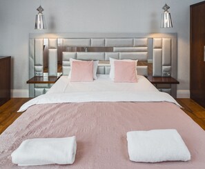 Deluxe Apartment | 1 bedroom, laptop workspace, iron/ironing board, free WiFi