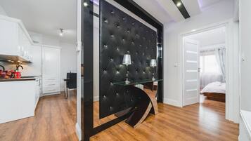 Appartamento Deluxe | Area soggiorno | Smart TV 50 pollici con canali digitali, TV