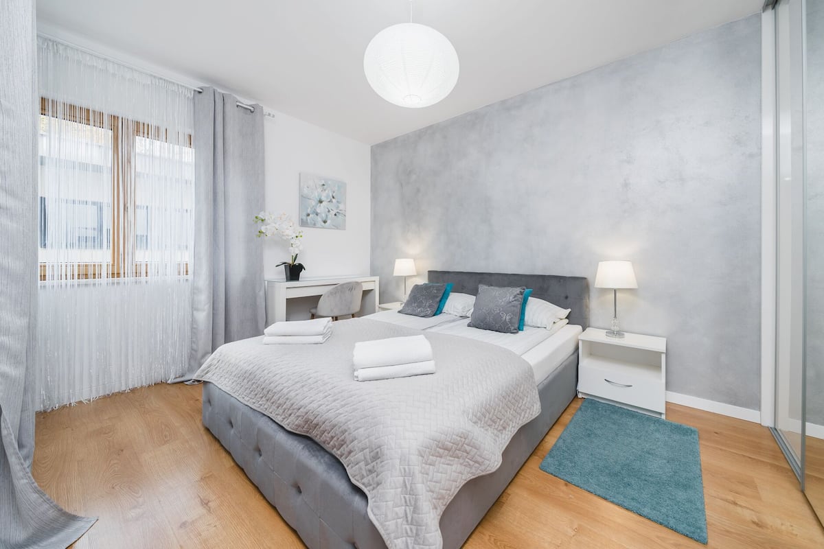 Deluxe Apartment | 1 bedroom, laptop workspace, iron/ironing board, free WiFi