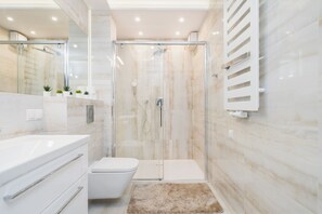 Deluxe-Apartment | Badezimmer
