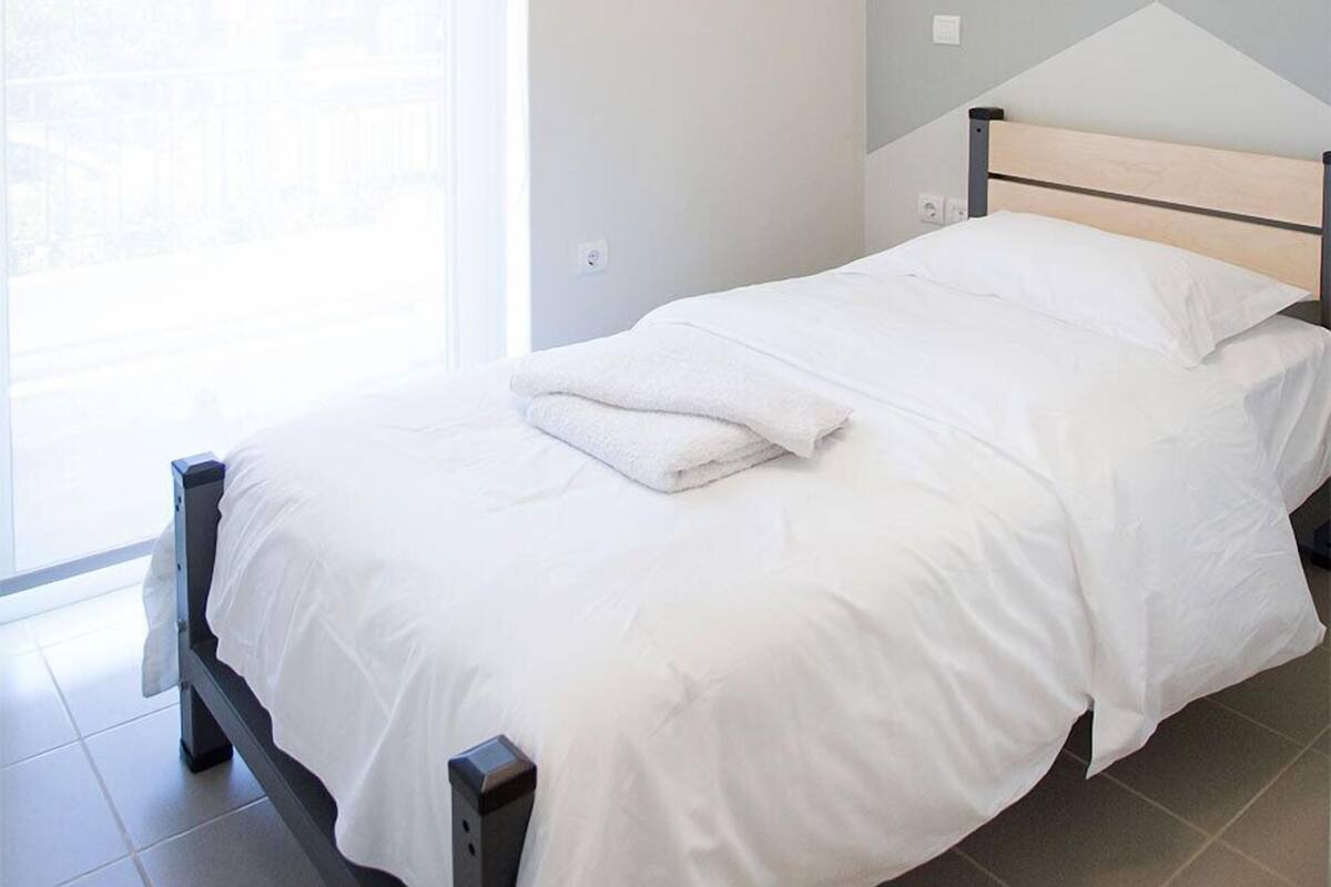 WiFi (free), bed sheets