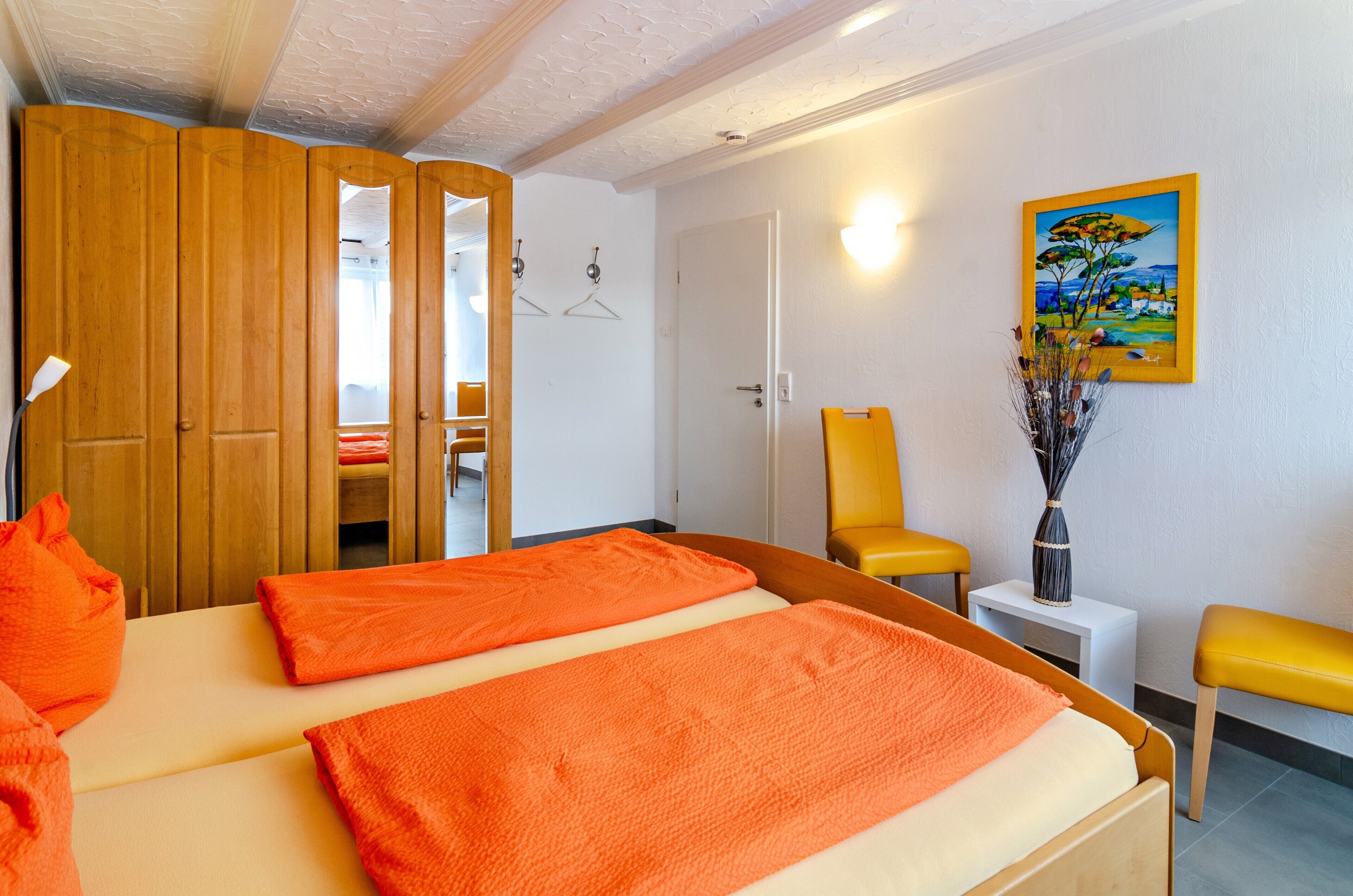 2 makuuhuonetta, silitysrauta/-lauta, ilmainen Wi-Fi, vuodevaatteet