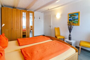 2 bedrooms, iron/ironing board, free WiFi, bed sheets - Holiday Apartment "Lindau" 62 m² with Covered Balcony (Sipplingen am Bodensee)