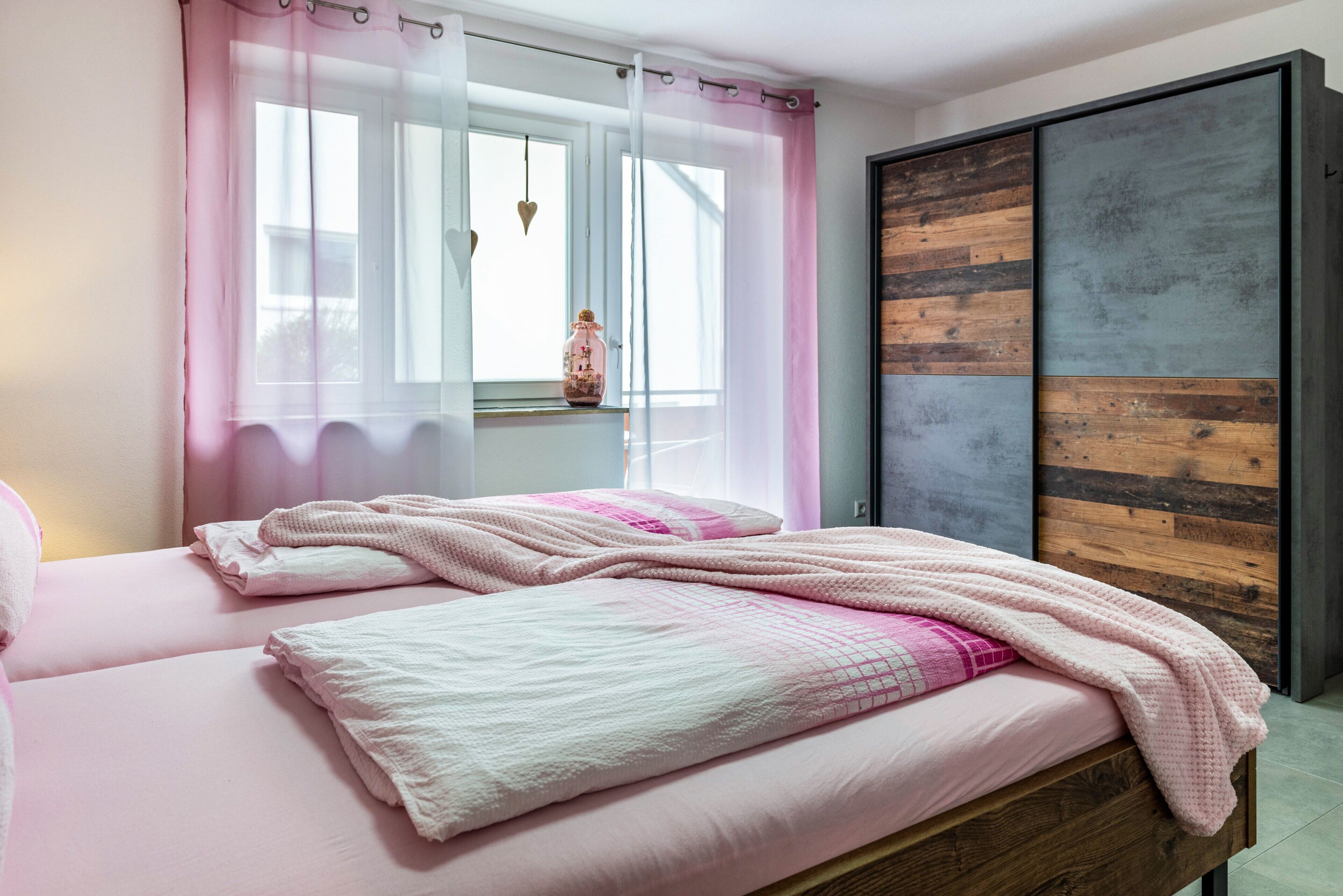 2 bedrooms, iron/ironing board, free WiFi, bed sheets