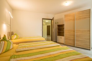 1 bedroom, iron/ironing board, free WiFi, bed sheets - Apartment 'Jasmin' with Large Terrace and View of the Beautiful Flower Garden (Sipplingen am Bodensee)