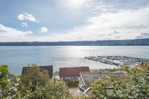 Marina - Charming Holiday Apartment "Jasmin" with Large Terrace, Wi-Fi & TV (Sipplingen am Bodensee)