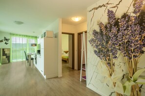 2 bedrooms, iron/ironing board, free WiFi, bed sheets - Comfortable Apartment "Lavendel" with Terrace, Balcony, Lake View, Wi-Fi & TV (Sipplingen am Bodensee)