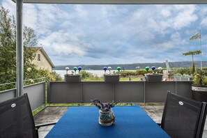 Terrace/patio - Comfortable Apartment "Lavendel" with Terrace, Balcony, Lake View, Wi-Fi & TV (Sipplingen am Bodensee)