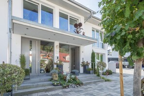 Exterior detail - Comfortable Apartment "Lavendel" with Terrace, Balcony, Lake View, Wi-Fi & TV (Sipplingen am Bodensee)