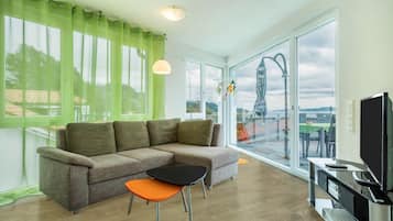 Télévision, table de tennis de table, chaîne hi-fi