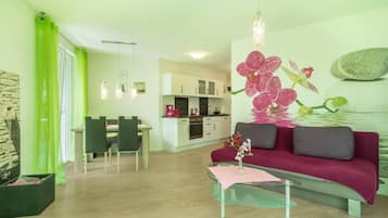 Télévision, table de tennis de table, chaîne hi-fi