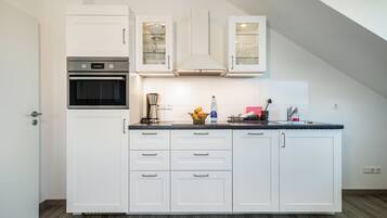 KĂŒhlschrank, Mikrowelle, Ofen, Herdplatte