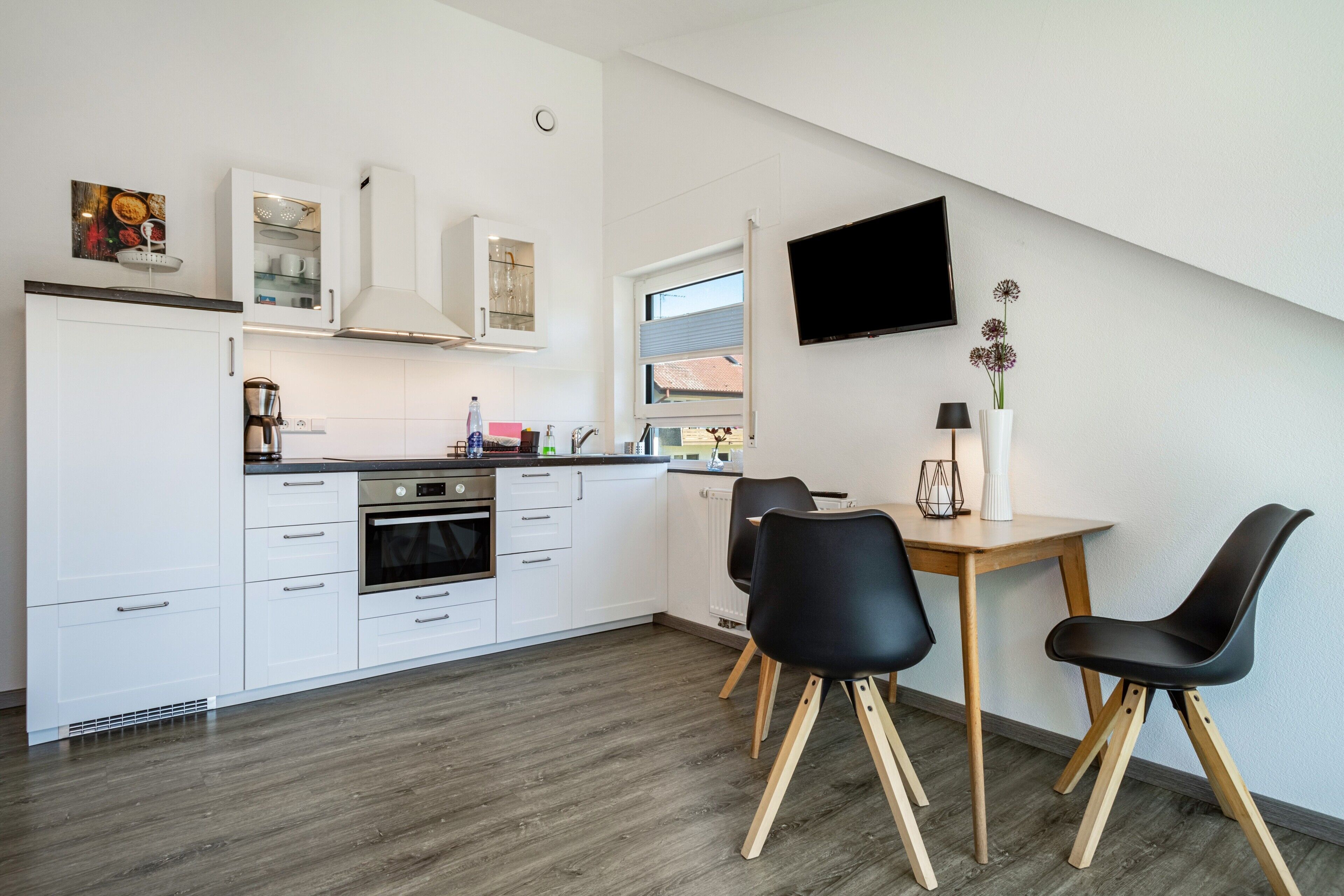 Køleskab, mikrobølgeovn, ovn, kogeplade