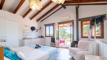 3 slaapkamers, een strijkplank/strijkijzer, gratis wifi, beddengoed