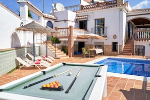 Outdoor dining - Holiday Villa "Villa Suspiro" with Pool and Terraces with Panoramic Sea Views (Frigiliana)