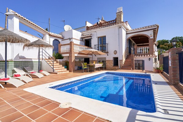 Pool - Holiday Villa "Villa Suspiro" with Pool and Terraces with Panoramic Sea Views (Frigiliana)