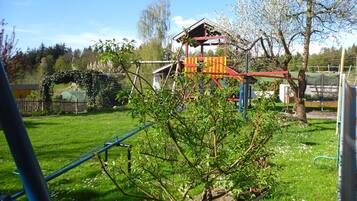 Tempat bermain anak - outdoor