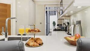 Apartment 2 - Three Bedroom with Garden | Private kitchen - Fitzrovia by CAPITAL (London)