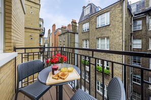 Balcony view - Fitzrovia by CAPITAL (London)